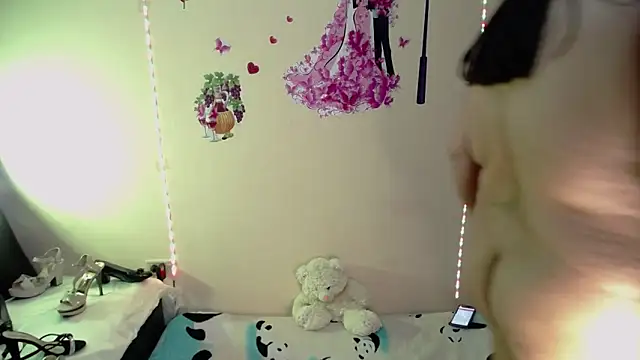 Snapshot of Victoria_Red01 chatting on December 23, 11:28 pm Victoria Red01 online show from December 23, 11:28 pm
