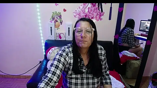 Snapshot of Victoria_Red01 chatting on December 28, 12:56 pm Victoria Red01 online show from December 28, 12:56 pm