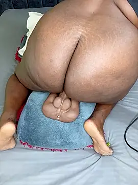 sweettnadia online show from April 26, 10:34 am