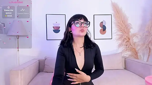 Snapshot of Sweet_Namii chatting on October 9, 8:20 pm Sweet Namii online show from October 9, 8:20 pm