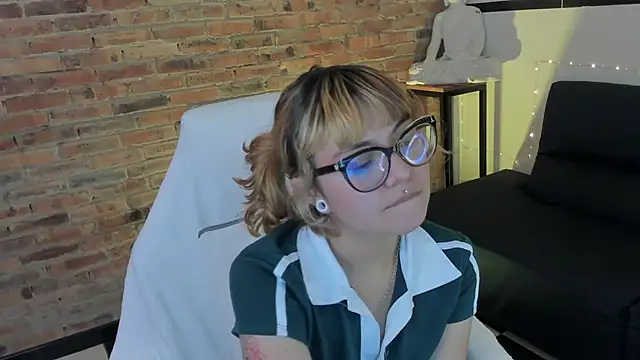 Snapshot of Sweet_Namii chatting on February 24, 3:44 am Sweet Namii online show from February 24, 3:44 am
