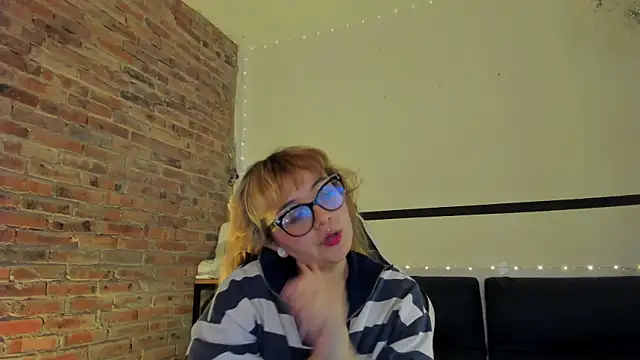 Snapshot of Sweet_Namii chatting on February 28, 9:47 am Sweet Namii online show from February 28, 9:47 am