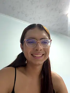 Snapshot of sara_saenz99 chatting on November 1, 8:25 pm sara saenz99 online show from November 1, 8:25 pm