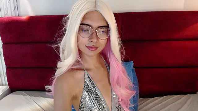 Snapshot of sara_saenz99 chatting on March 20, 7:35 pm sara saenz99 online show from March 20, 7:35 pm