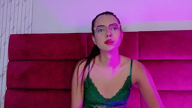 Snapshot of sara_saenz99 chatting on December 3, 7:13 pm sara saenz99 online show from December 3, 7:13 pm