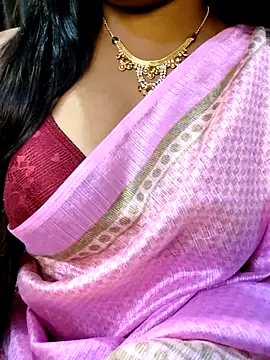 VR here 4U online show from March 12, 8:13 pm