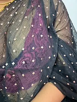 Snapshot of VR_here_4U chatting on November 8, 1:14 pm VR here 4U online show from November 8, 1:14 pm