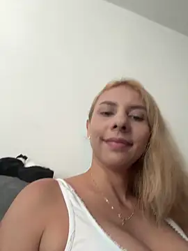 DollMagguie online show from September 9, 3:54 pm