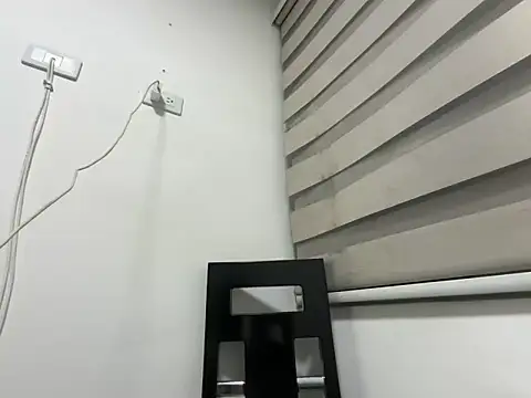 Snapshot of DollMagguie chatting on December 14, 11:32 pm DollMagguie online show from December 14, 11:32 pm