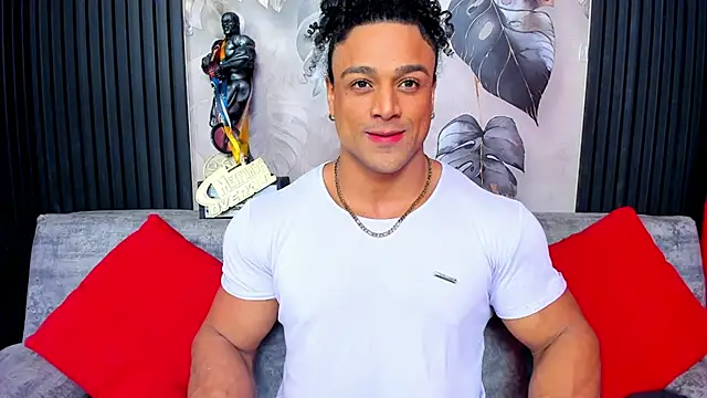 Snapshot of MikeEstevess chatting on November 1, 9:47 am MikeEstevess online show from November 1, 9:47 am