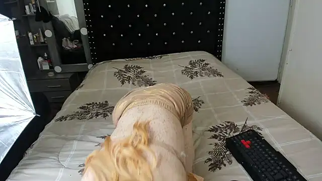 Snapshot of valerie_luxe_ chatting on November 14, 2:59 am valerie luxe online show from November 14, 2:59 am