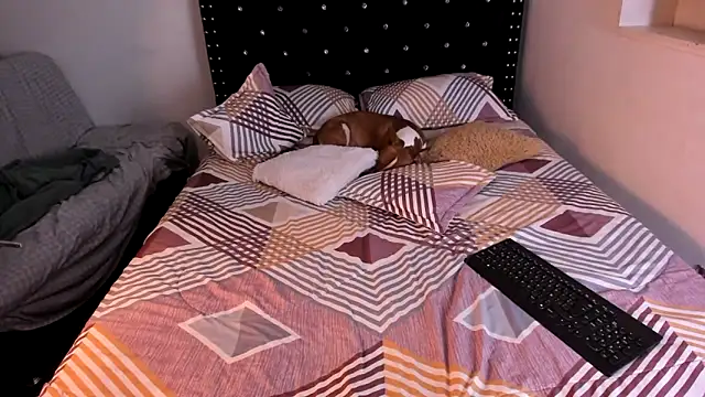 valerie luxe  online show from April 4, 4:41 am