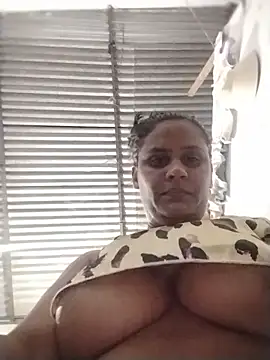 Snapshot of Andreita_95 chatting on July 14, 11:44 pm Andreita 95 online show from July 14, 11:44 pm