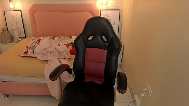 Kittytimberlake online show from December 4, 12:37 pm