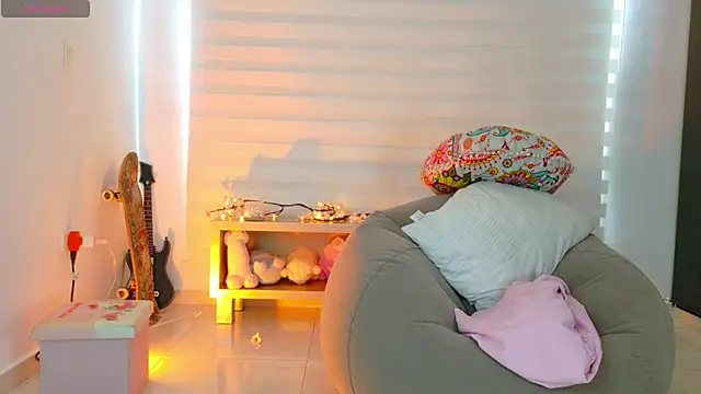 Kittytimberlake online show from June 24, 3:32 pm