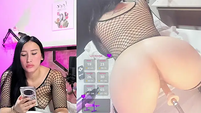 lili moonn online show from November 6, 10:52 am