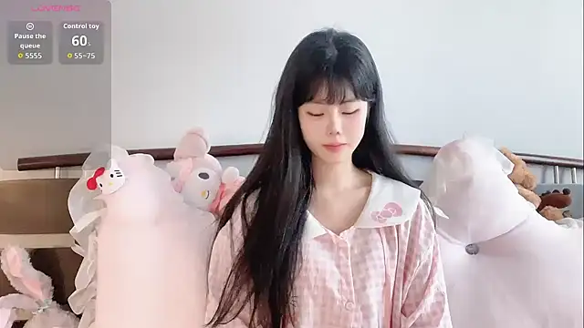 Qedgjwyz1 online show from April 13, 10:41 am