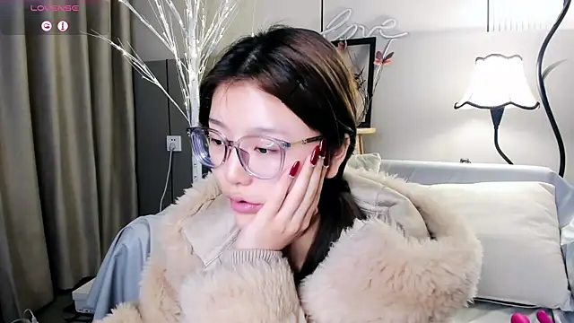 Momoever123456 online show from March 8, 2:40 pm