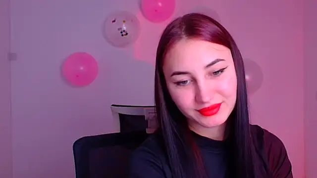 Snapshot of Jennifer_Blum chatting on February 13, 8:24 pm Jennifer Blum online show from February 13, 8:24 pm