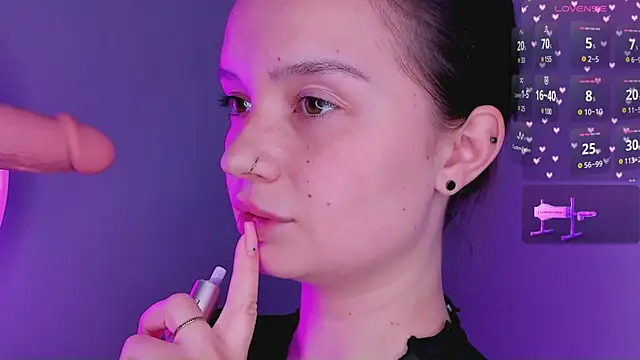 bitchpeace  online show from April 8, 11:17 pm