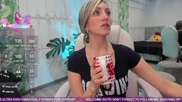Snapshot of anny_sweet72 chatting on September 9, 11:41 am anny sweet72 online show from September 9, 11:41 am