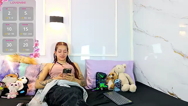 zorravioletta1 online show from May 22, 2:37 pm