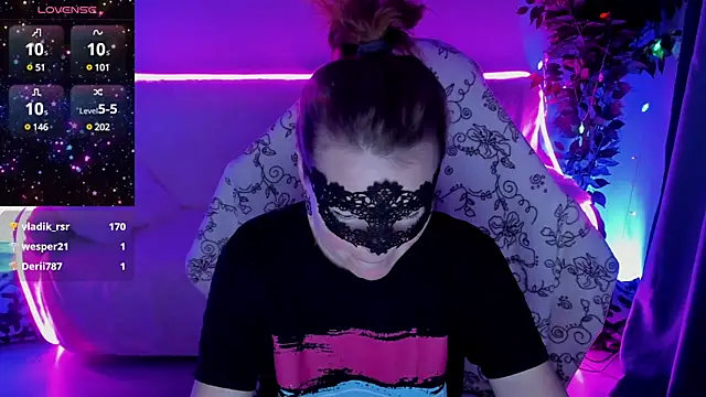 Snapshot of Sexy-Housewife chatting on December 7, 6:15 am Sexy-Housewife online show from December 7, 6:15 am