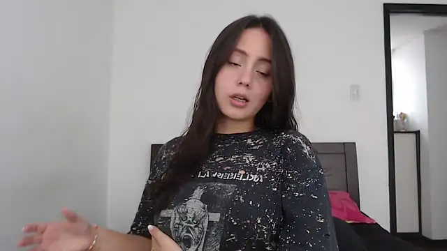 Snapshot of rebecca_collin chatting on February 16, 3:54 pm rebecca collin online show from February 16, 3:54 pm