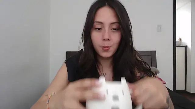 Snapshot of rebecca_collin chatting on February 7, 9:45 pm rebecca collin online show from February 7, 9:45 pm