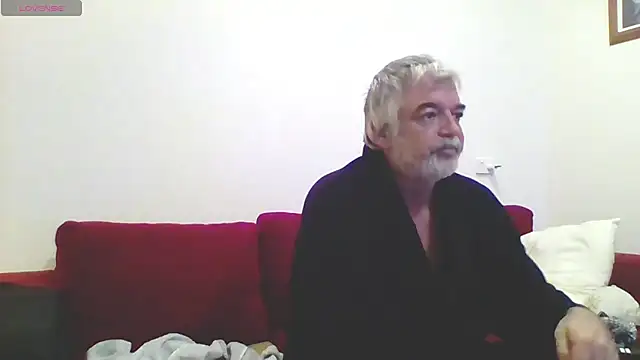 Snapshot of Skoona73 chatting on December 5, 12:37 pm Skoona73 online show from December 5, 12:37 pm