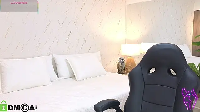 ISA  CUTEE online show from December 3, 3:29 am