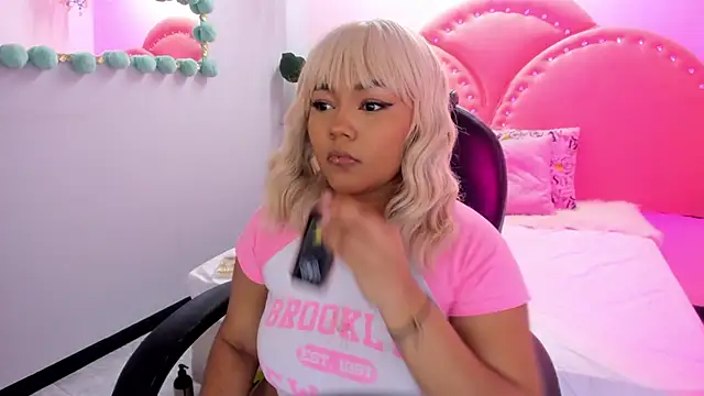 Snapshot of cherry_chel chatting on February 14, 3:51 am cherry chel online show from February 14, 3:51 am