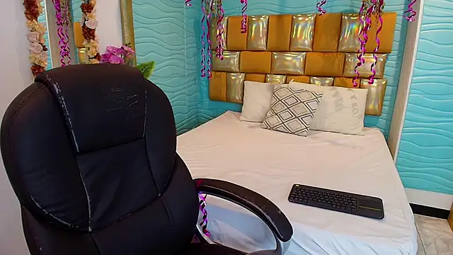 Snapshot of cherry_chel chatting on February 10, 7:24 pm cherry chel online show from February 10, 7:24 pm