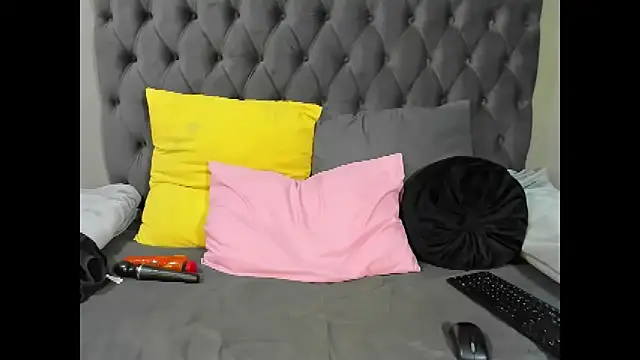 DIRTYTALKINQUEEN online show from October 23, 5:11 pm