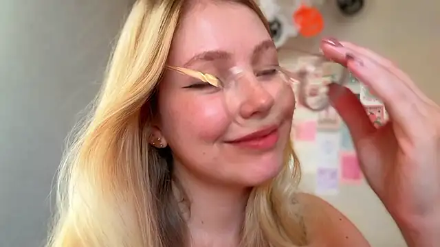 HoneyAudrey online show from October 20, 2:24 am