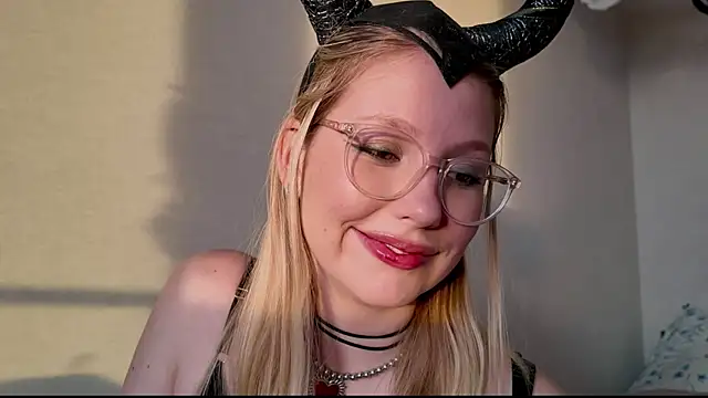 HoneyAudrey online show from November 1, 2:07 am