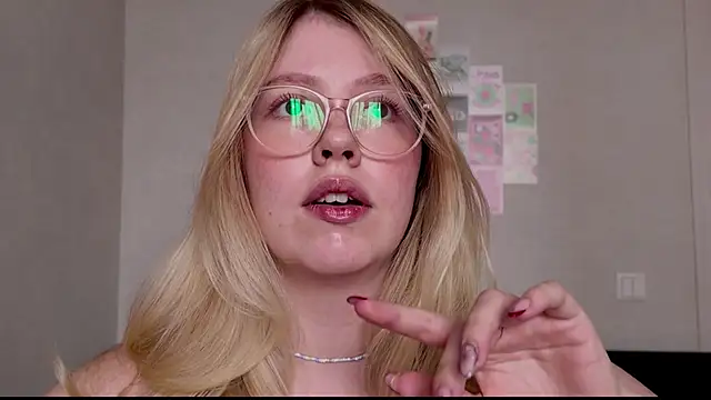 HoneyAudrey online show from November 4, 3:21 am