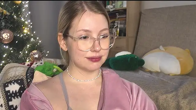 HoneyAudrey online show from December 19, 3:10 am