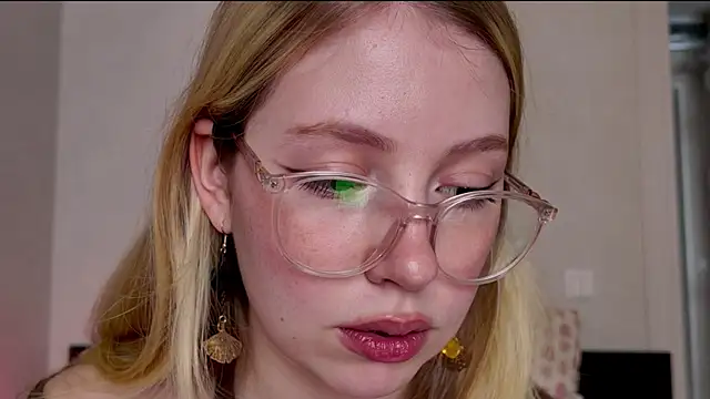 HoneyAudrey online show from November 14, 2:59 am