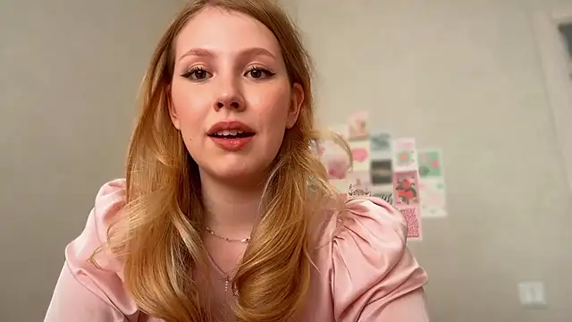 Snapshot of HoneyAudrey chatting on June 2, 2:22 am HoneyAudrey online show from June 2, 2:22 am