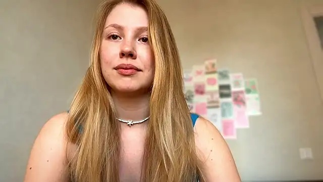 Snapshot of HoneyAudrey chatting on May 28, 2:41 am HoneyAudrey online show from May 28, 2:41 am