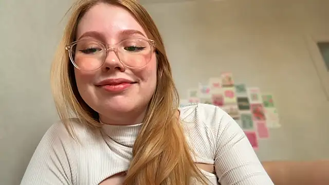 HoneyAudrey online show from April 21, 2:25 am