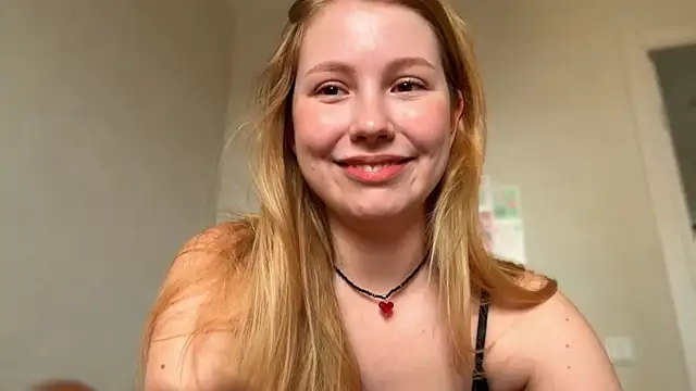 Snapshot of HoneyAudrey chatting on May 22, 2:31 am HoneyAudrey online show from May 22, 2:31 am