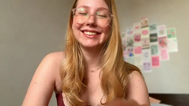 Snapshot of HoneyAudrey chatting on May 21, 2:31 am HoneyAudrey online show from May 21, 2:31 am