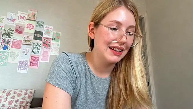 HoneyAudrey online show from September 22, 3:01 am