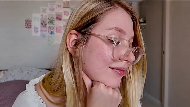 HoneyAudrey online show from November 17, 3:32 am