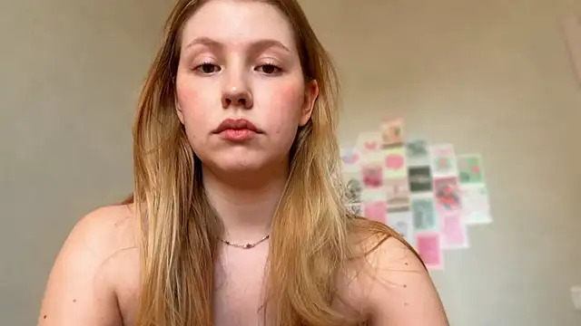 Snapshot of HoneyAudrey chatting on May 26, 2:42 am HoneyAudrey online show from May 26, 2:42 am