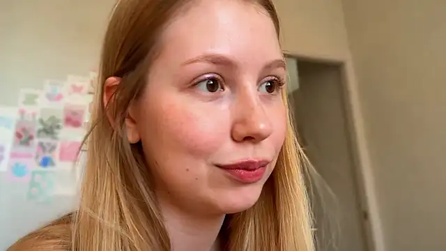 Snapshot of HoneyAudrey chatting on June 1, 2:45 am HoneyAudrey online show from June 1, 2:45 am