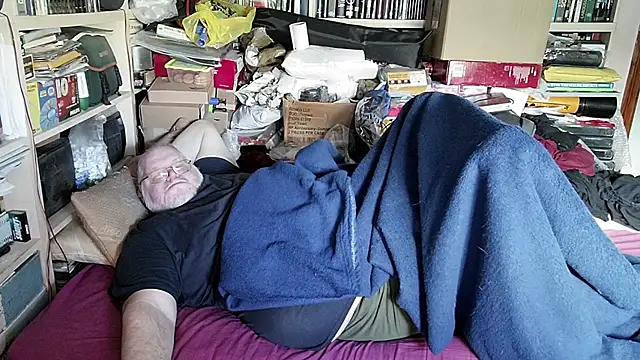 Snapshot of hadeszeuss2 chatting on February 27, 2:21 pm hadeszeuss2 online show from February 27, 2:21 pm