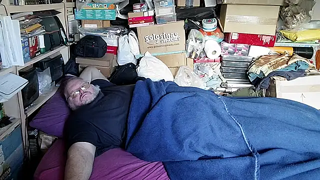 Snapshot of hadeszeuss2 chatting on November 30, 2:40 pm hadeszeuss2 online show from November 30, 2:40 pm